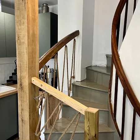 Maison Atypique Centre-village Au Calme Avec Vue Sur Les Toits * Cormeilles (Eure)