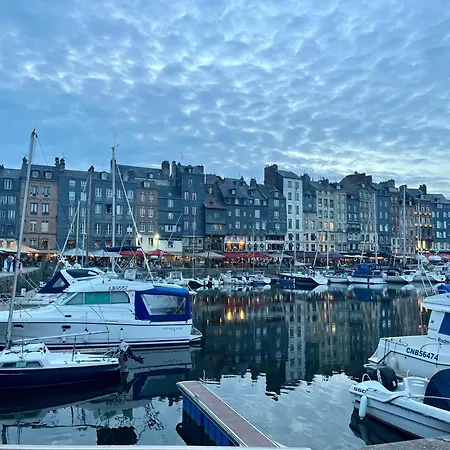 Maison Atypique Centre-village Au Calme Avec Vue Sur Les Toits