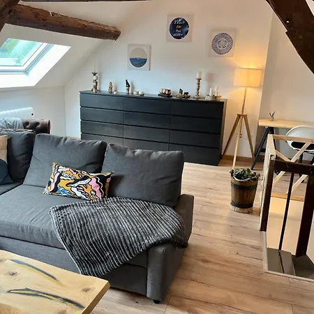 Maison Atypique Centre-village Au Calme Avec Vue Sur Les Toits Feriehus